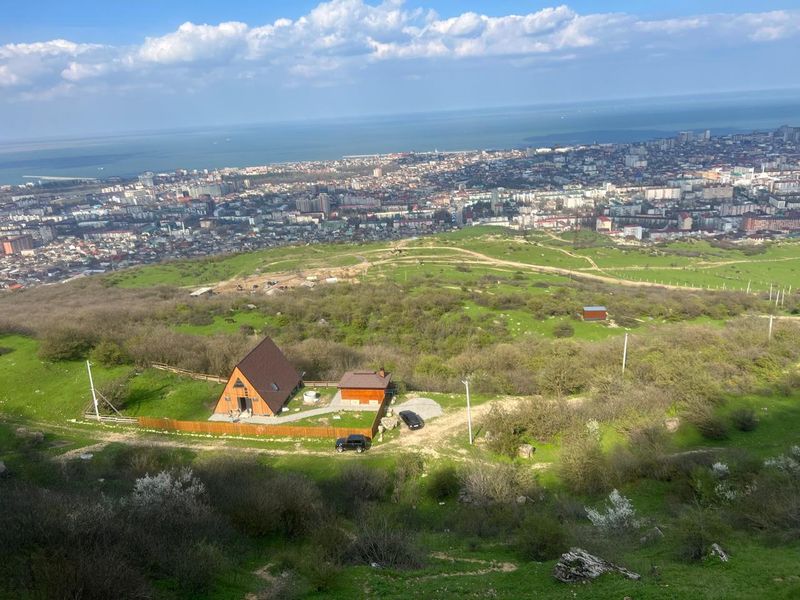 Вид на Махачкалу и Каспий с высоты